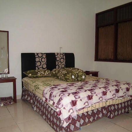 Griya Putri Dewi Guesthouse ยอกยาการ์ตา ภายนอก รูปภาพ