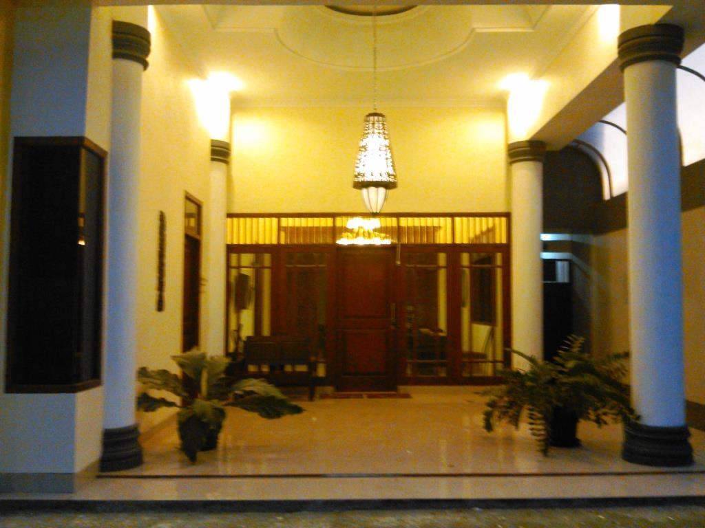 Griya Putri Dewi Guesthouse ยอกยาการ์ตา ภายนอก รูปภาพ