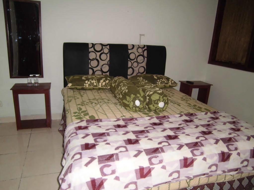 Griya Putri Dewi Guesthouse ยอกยาการ์ตา ภายนอก รูปภาพ