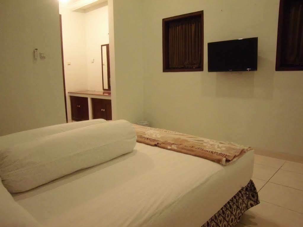Griya Putri Dewi Guesthouse ยอกยาการ์ตา ภายนอก รูปภาพ