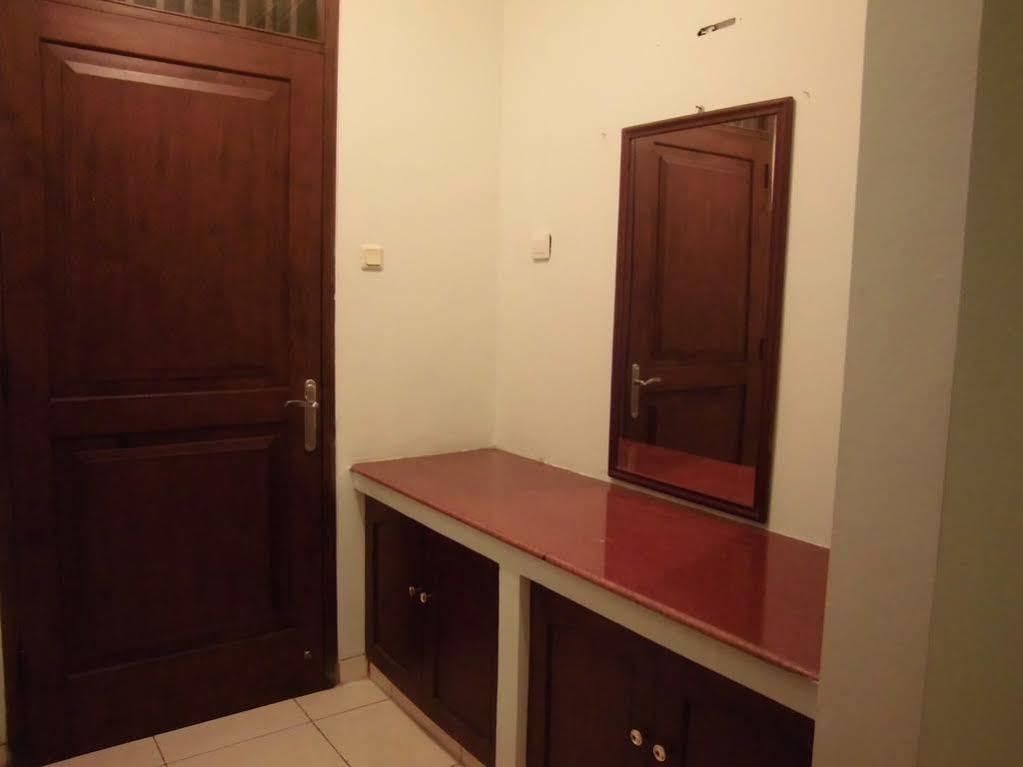 Griya Putri Dewi Guesthouse ยอกยาการ์ตา ภายนอก รูปภาพ